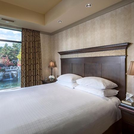 The Royal Kelowna - Bellstar Hotels & Resorts Экстерьер фото