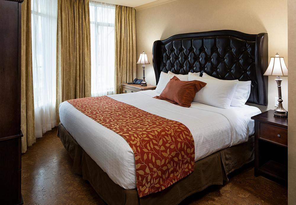 The Royal Kelowna - Bellstar Hotels & Resorts Экстерьер фото