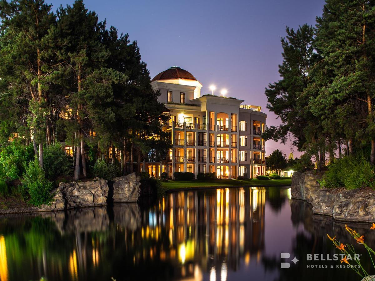 The Royal Kelowna - Bellstar Hotels & Resorts Экстерьер фото
