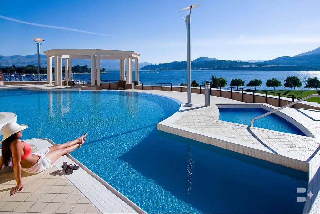 The Royal Kelowna - Bellstar Hotels & Resorts Экстерьер фото